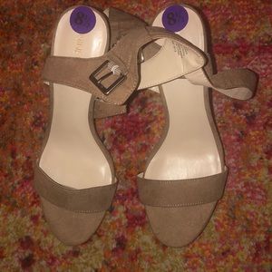 Nine West women’s size 8.5 suede heels